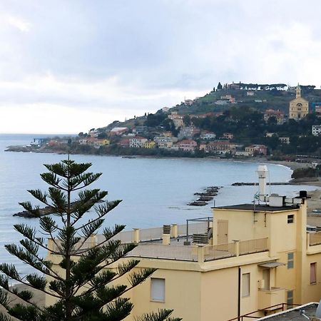H11 Arma Vista Mare Panoramica Appartement Arma di Taggia Buitenkant foto