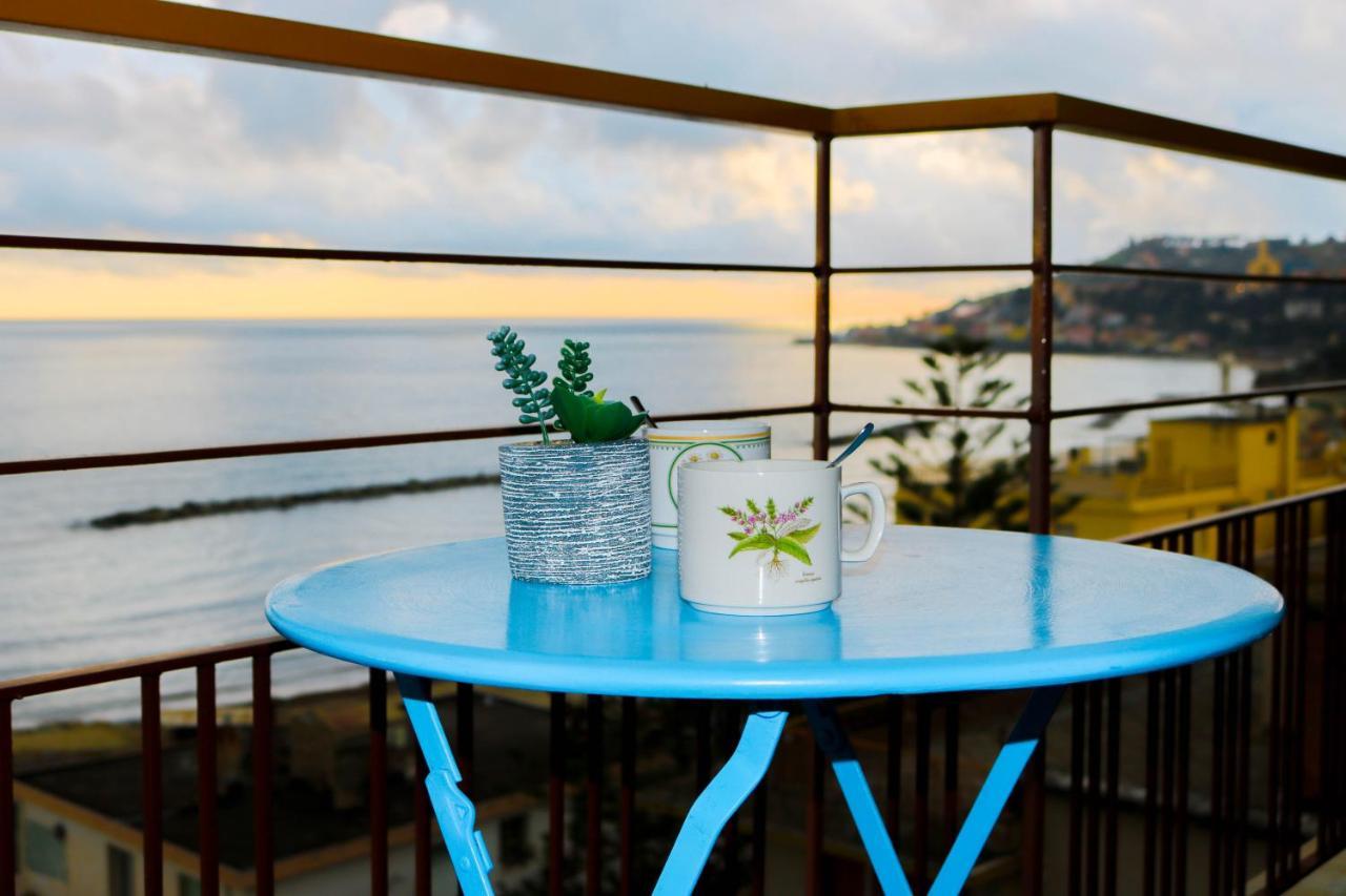 H11 Arma Vista Mare Panoramica Appartement Arma di Taggia Buitenkant foto
