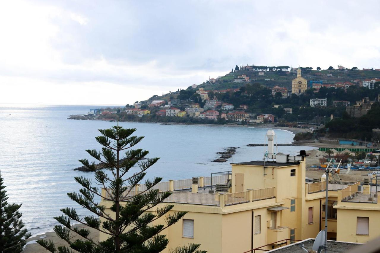 H11 Arma Vista Mare Panoramica Appartement Arma di Taggia Buitenkant foto