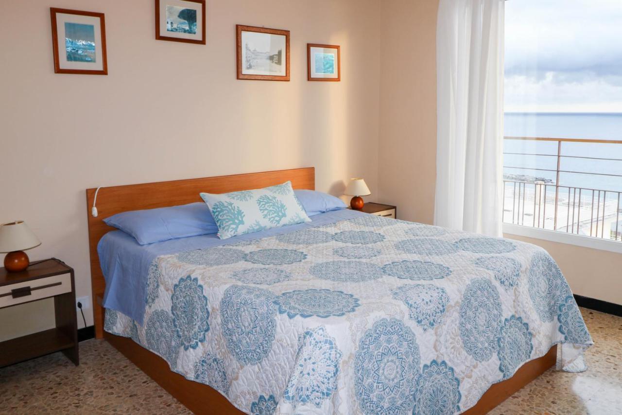 H11 Arma Vista Mare Panoramica Appartement Arma di Taggia Buitenkant foto